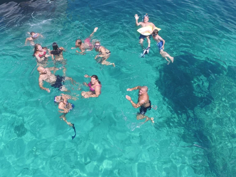 Barca a motore a noleggio a Porto di Alghero al miglior prezzo