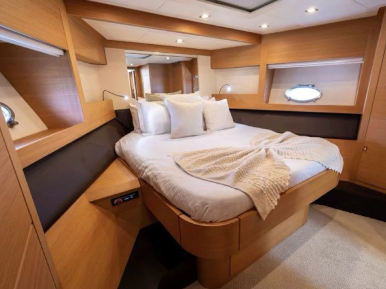 Noleggio Yacht di lusso con o senza skipper Pershing a Antibes
