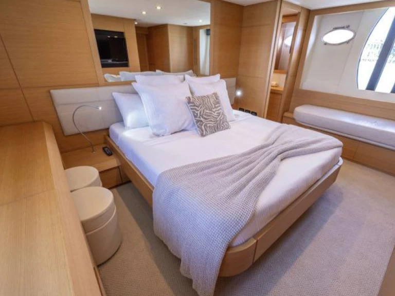 Yacht di lusso a noleggio a Antibes al miglior prezzo