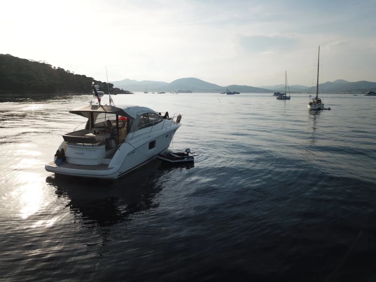 Noleggiare una Prestige 39 a Juan-les-Pins