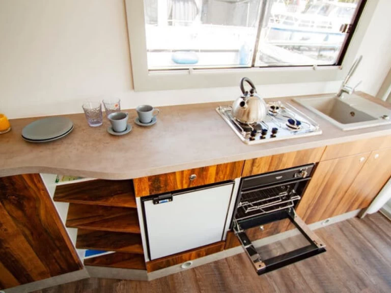 Noleggio Houseboat Hausboot con patente nautica