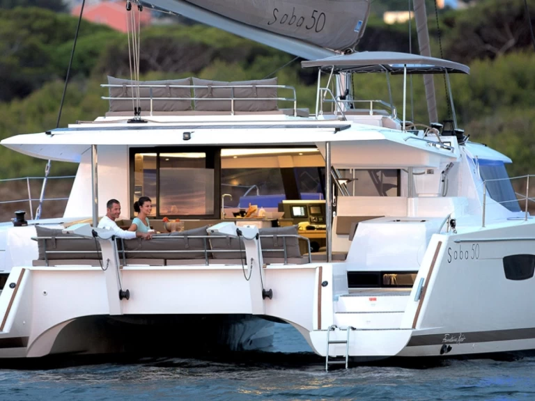 Noleggio Catamarano Fountaine Pajot con patente nautica