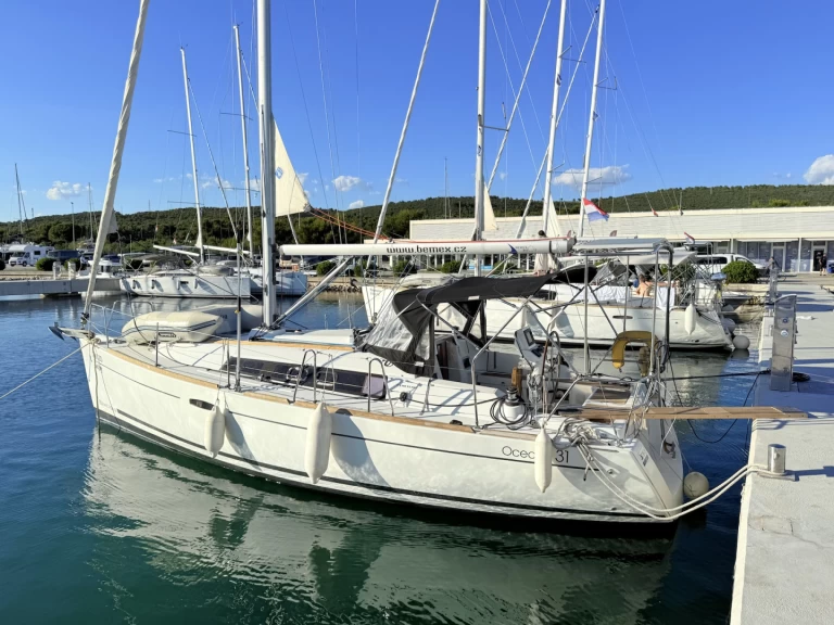 Noleggiare una Bénéteau Oceanis 31 a Sukošan