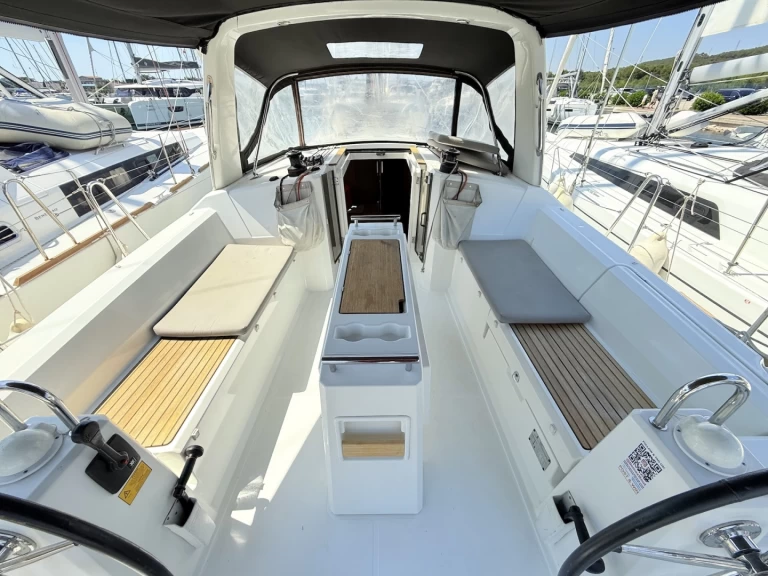 Bénéteau Oceanis 38.1 da affittare a  Sukošan