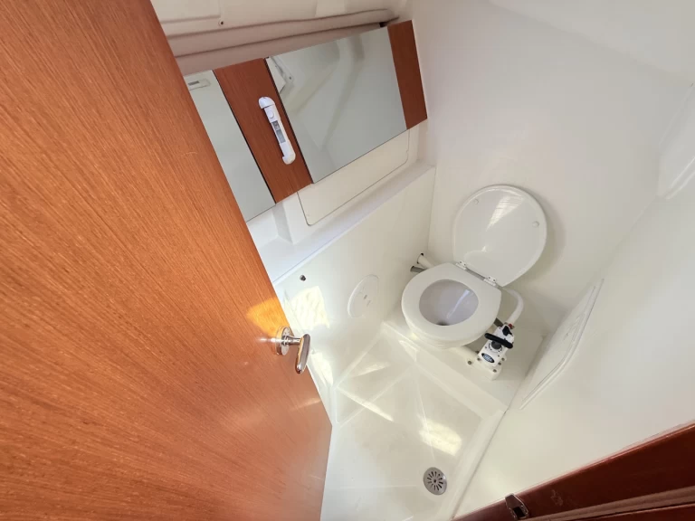 Noleggiare una Bénéteau Oceanis 31 a Sukošan