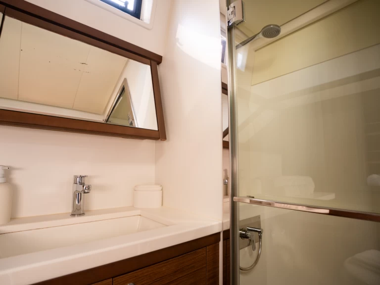 Noleggio Catamarano Lagoon con patente nautica