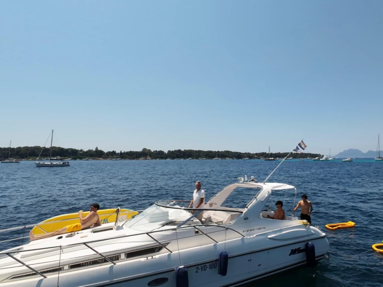 Noleggiare una Windy Grand Mistral 37 a Cannes