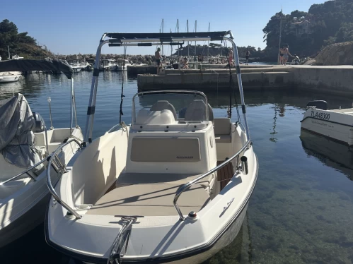 Noleggiare una Quicksilver Activ 535 Open a Marsiglia