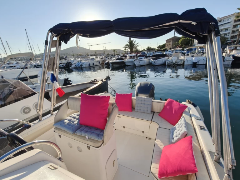 Noleggio barche Tecnomariner Stealth Mithos  a Sainte-Maxime su Samboat