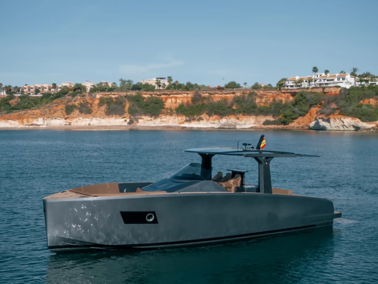 Barca a motore a noleggio a Port des Marines de Cogolin al miglior prezzo