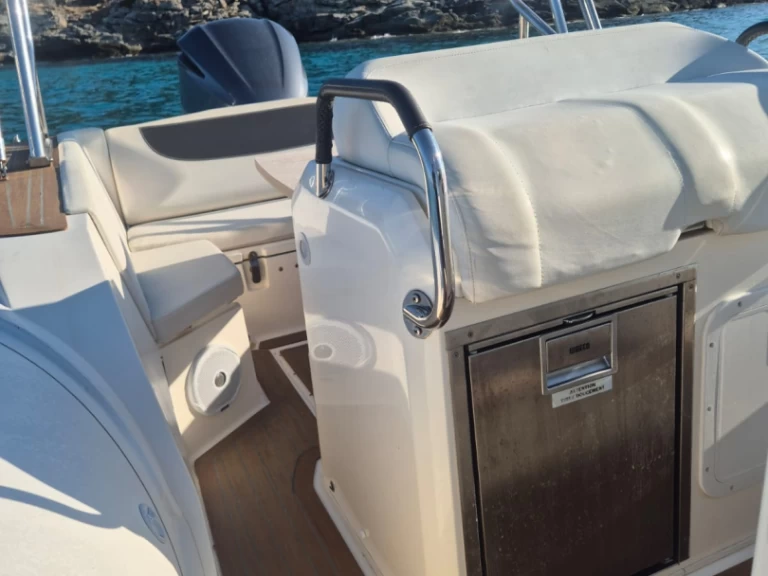 Noleggio Gommone Capelli con patente nautica