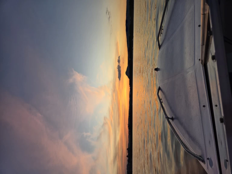 Barca a motore a noleggio a Annecy al miglior prezzo