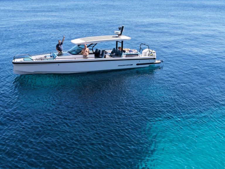 Noleggio Barca a motore Axopar con patente nautica