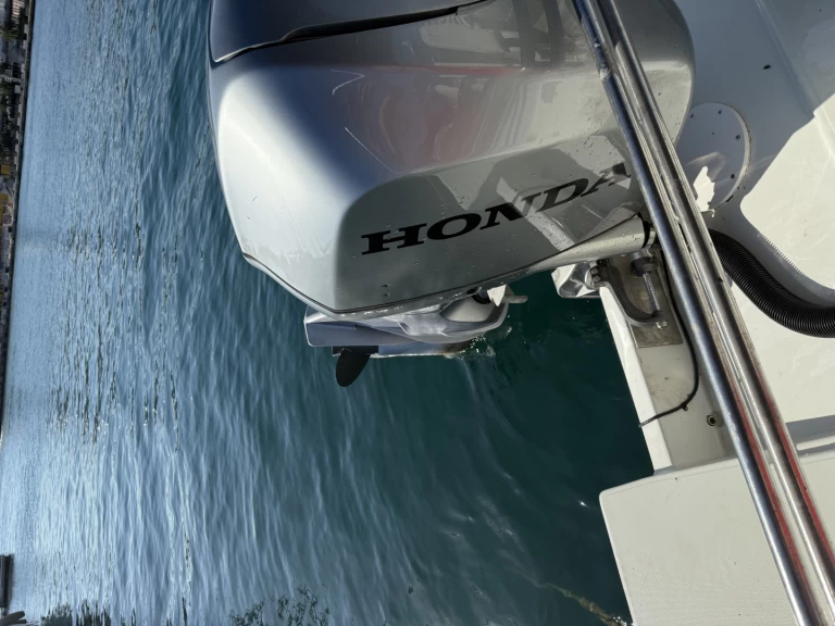 Noleggio Barca a motore con o senza skipper Jeanneau a Toulon