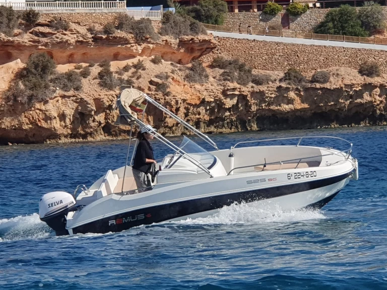 Noleggiare una Remus Remus 550 open a Torrevieja