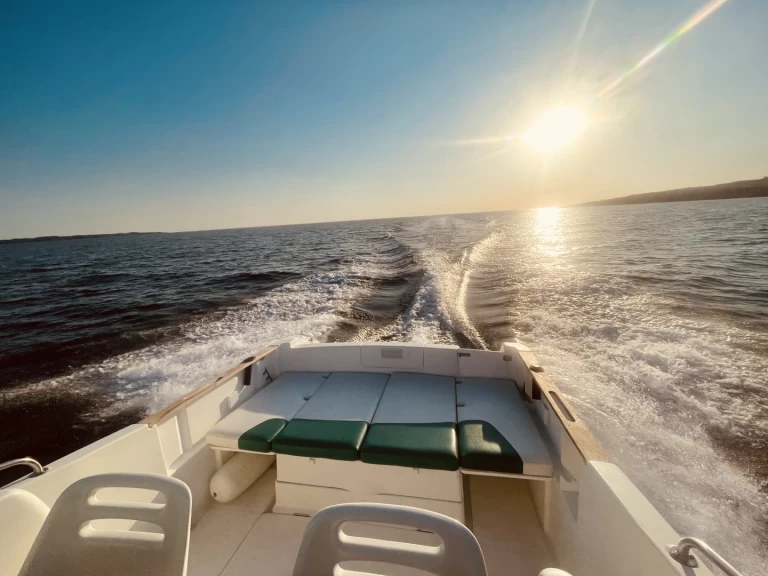 Barca a motore a noleggio a Larmor-Plage al miglior prezzo