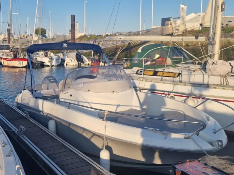 Noleggio Barca a motore Bénéteau con patente nautica