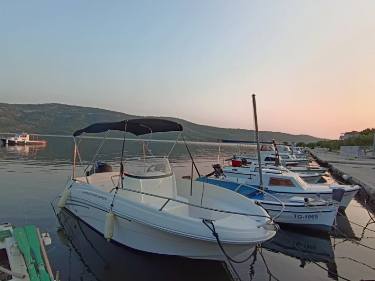 Noleggio Barca a motore AM Yacht con patente nautica