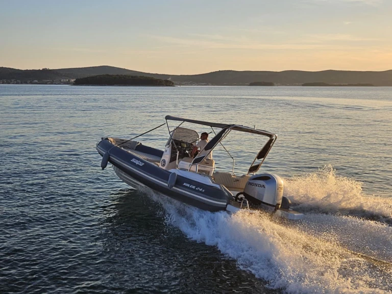 Noleggio Gommone Salpa con patente nautica