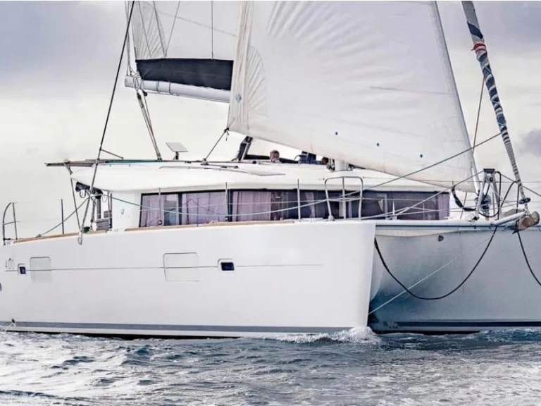 Noleggio Catamarano Lagoon con patente nautica