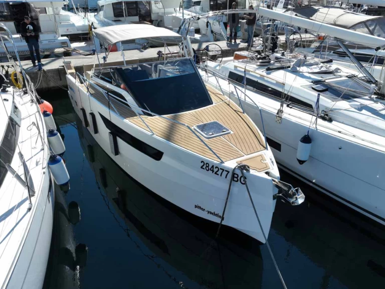 Barca a motore a noleggio a Zaravecchia (Biograd) al miglior prezzo