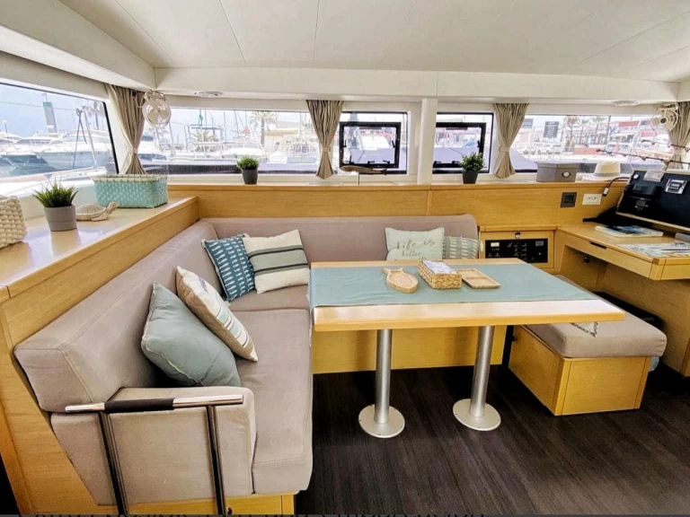 Noleggio Catamarano a La Savina – Lagoon Lagoon 400 S2