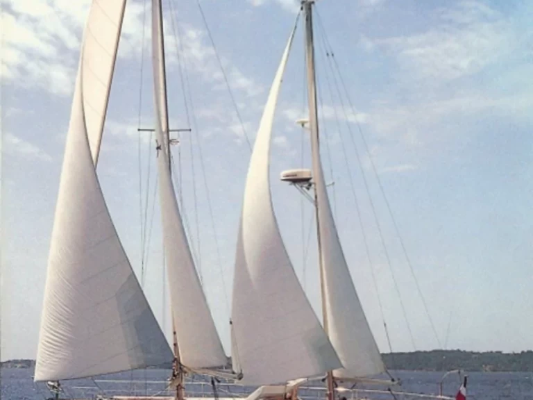 Noleggio barche Amel Maramu a Santa Maria Poggio su Samboat