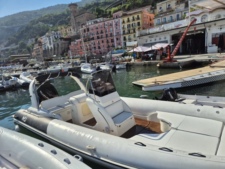 Gommone a noleggio a Porto Turistico Masuccio Salernitano al miglior prezzo