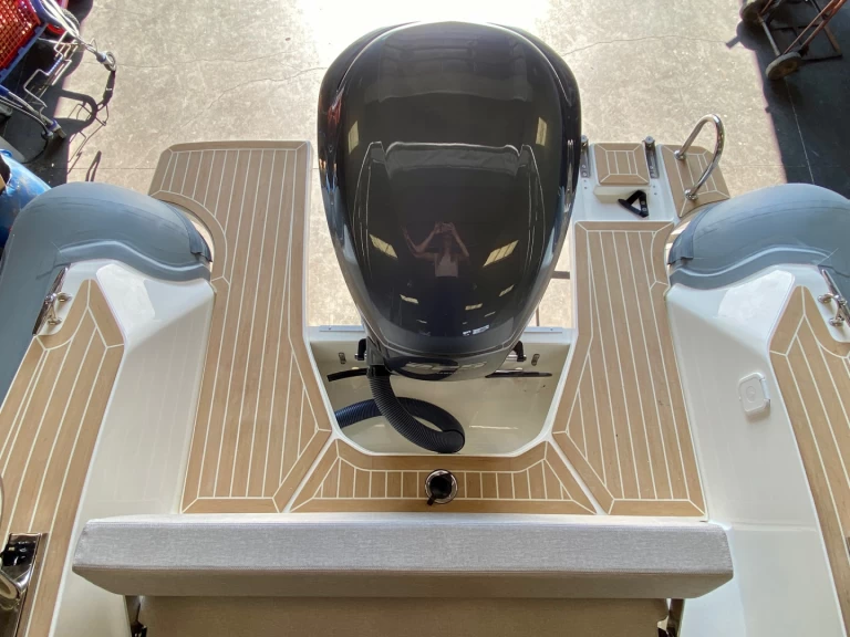 Noleggio Gommone Capelli con patente nautica