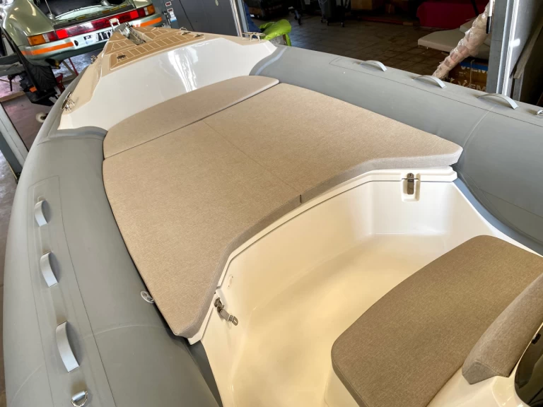 Gommone a noleggio a Saint-Cyprien al miglior prezzo