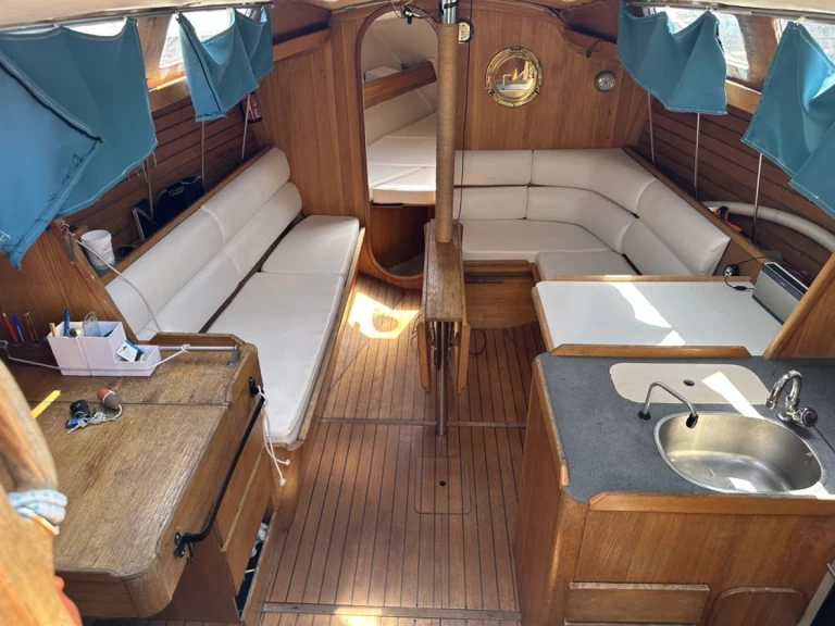 Noleggio Barca a vela Kirie con patente nautica