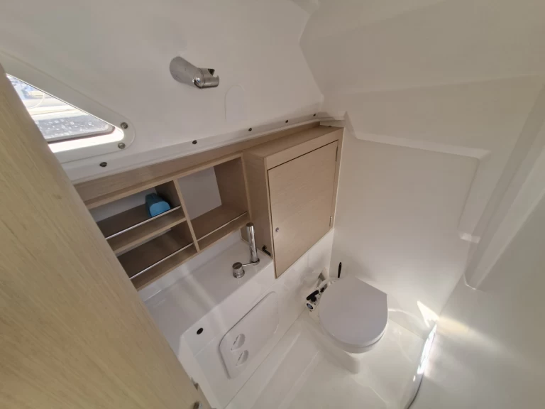 Noleggiare una Bénéteau Oceanis 30.1 a Barcellona