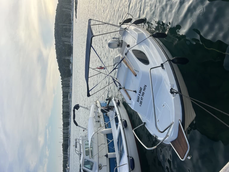 Barca a motore a noleggio a Rogosnizza al miglior prezzo