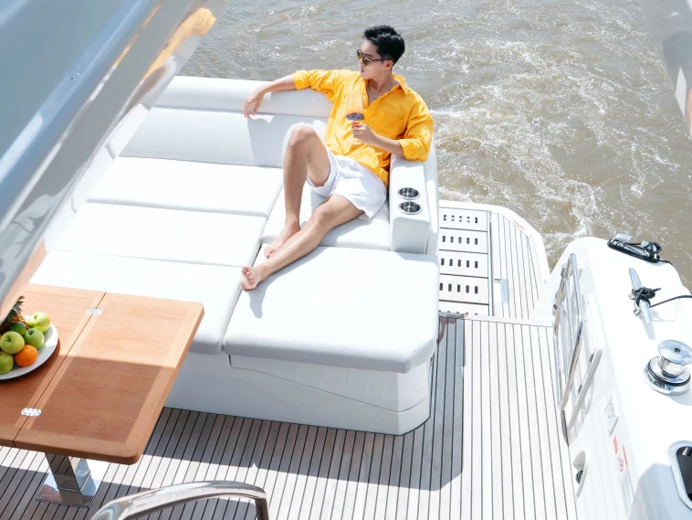 Yacht di lusso a noleggio a Phường Hiệp Bình Phước al miglior prezzo