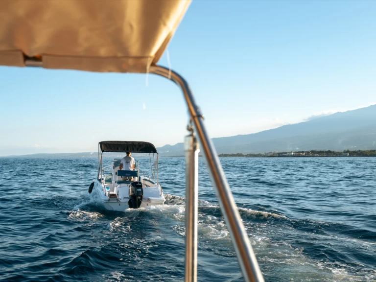 Noleggio Barca a motore con o senza skipper blumax 19 pro a Taormina