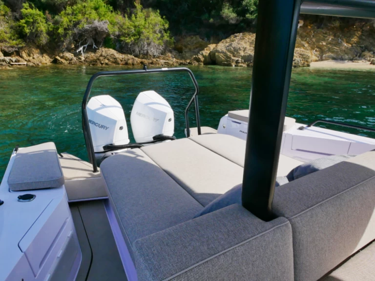 Noleggio Barca a motore Axopar con patente nautica