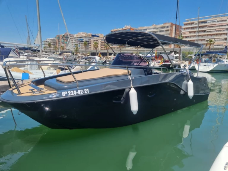 Noleggiare una Moonday yacht 780 WA a Six-Fours-les-Plages