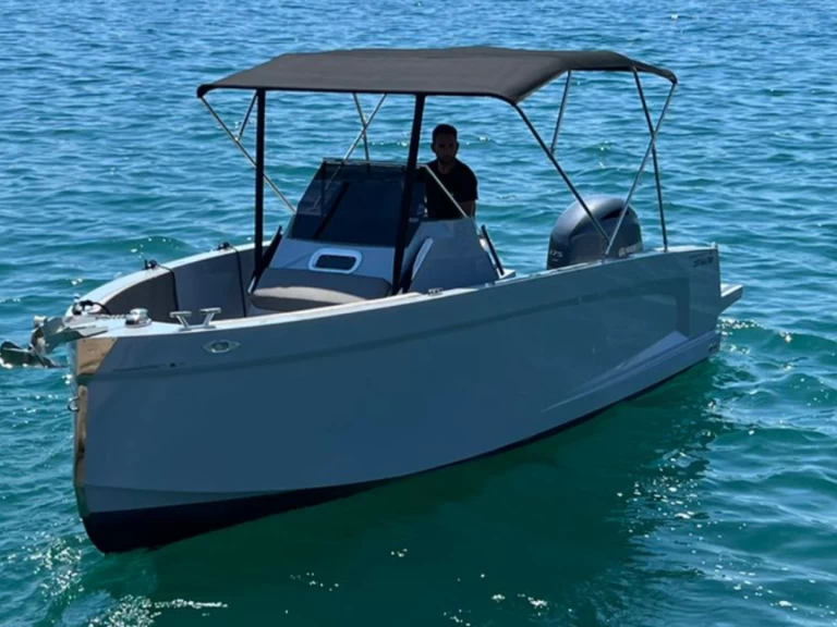 Noleggio Barca a motore Moonday yacht con patente nautica