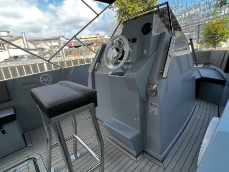 Barca a motore a noleggio a Six-Fours-les-Plages al miglior prezzo