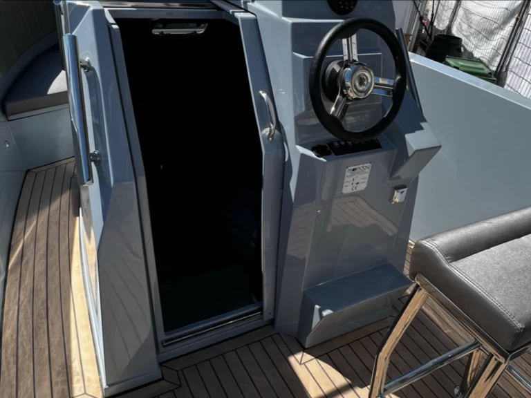 Moonday yacht Matrix 655 da affittare a  Six-Fours-les-Plages