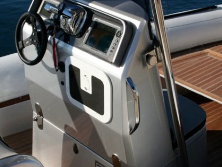 Gommone a noleggio a Six-Fours-les-Plages al miglior prezzo