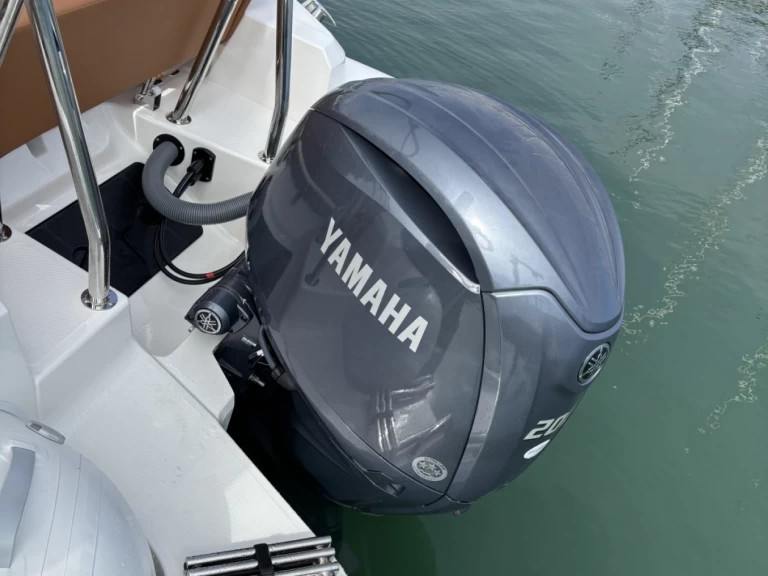 Zodiac Medline 6.8 da affittare a  La Trinité-sur-Mer