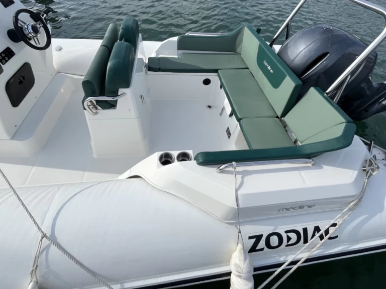 Zodiac Medline 6.8 da affittare a  La Trinité-sur-Mer