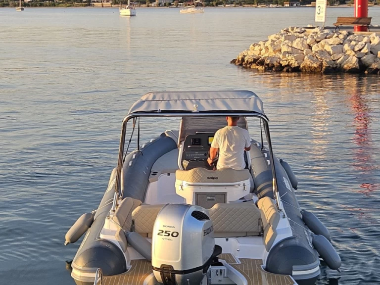 Noleggiare una Salpa Soleil 24,5 a Zaravecchia (Biograd)