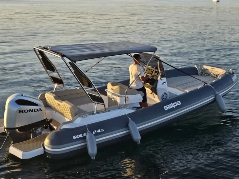 Noleggio Gommone a Zaravecchia (Biograd) – Salpa Soleil 24,5