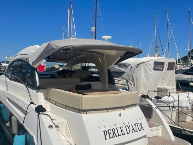 Barca a motore a noleggio a Port de Saint Jean Cap Ferrat al miglior prezzo