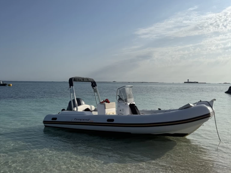 Noleggiare una Capelli Tempest 625 a Port la Forêt