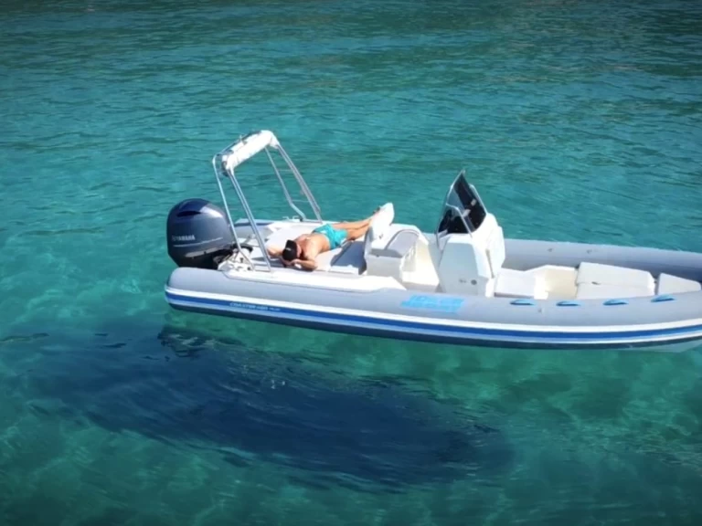 Noleggio Gommone Joker Boat con patente nautica