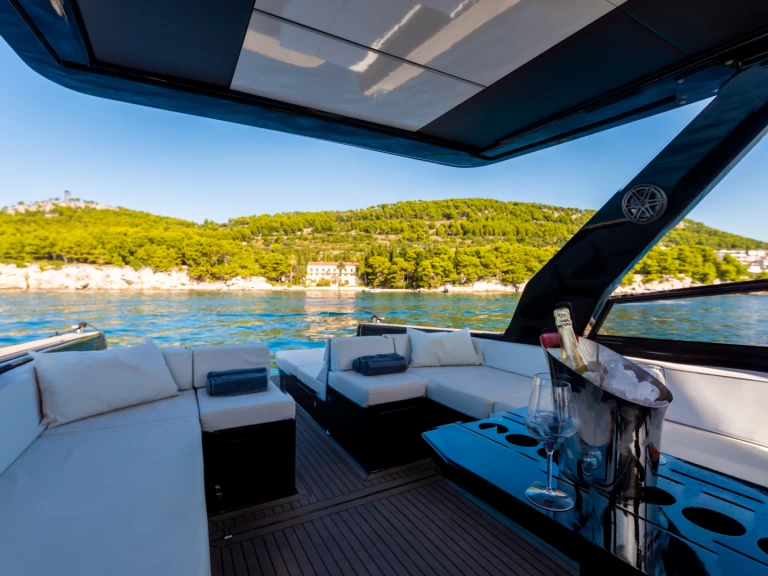 Noleggio barche Spalato economico Colnago 35