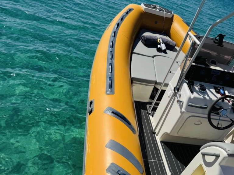 Noleggio Gommone SEVEN FIFTY  con patente nautica